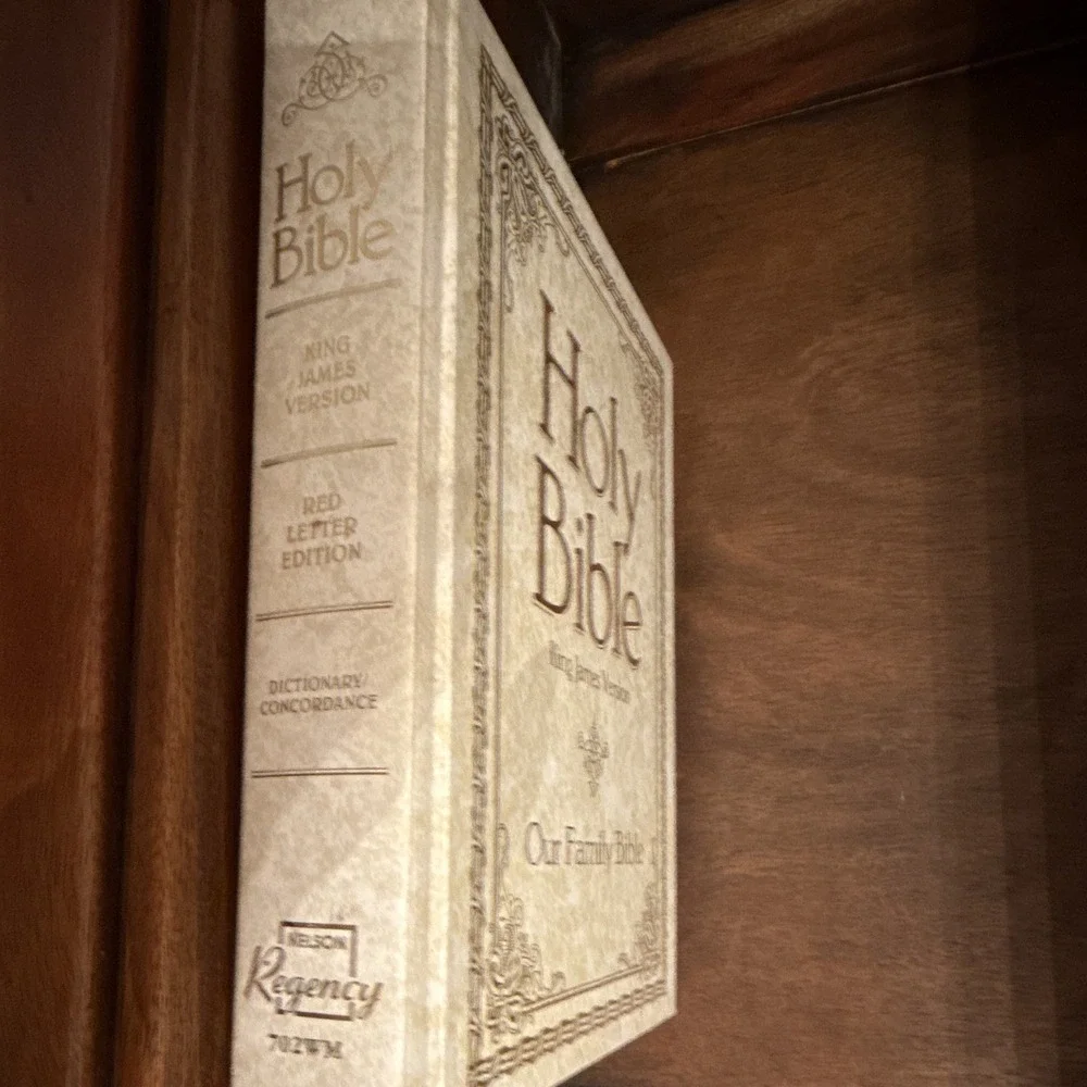 Holy Bible Our Family Bible KJV Red Letter Dictionary Concordance HC 702WM